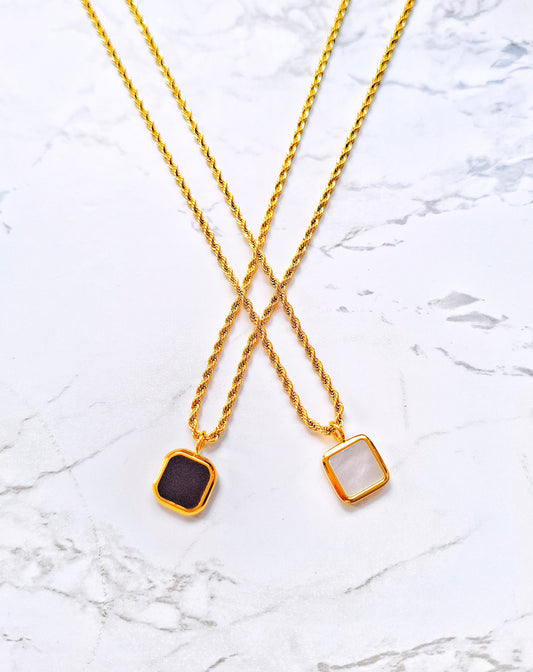 Naru black or white necklace