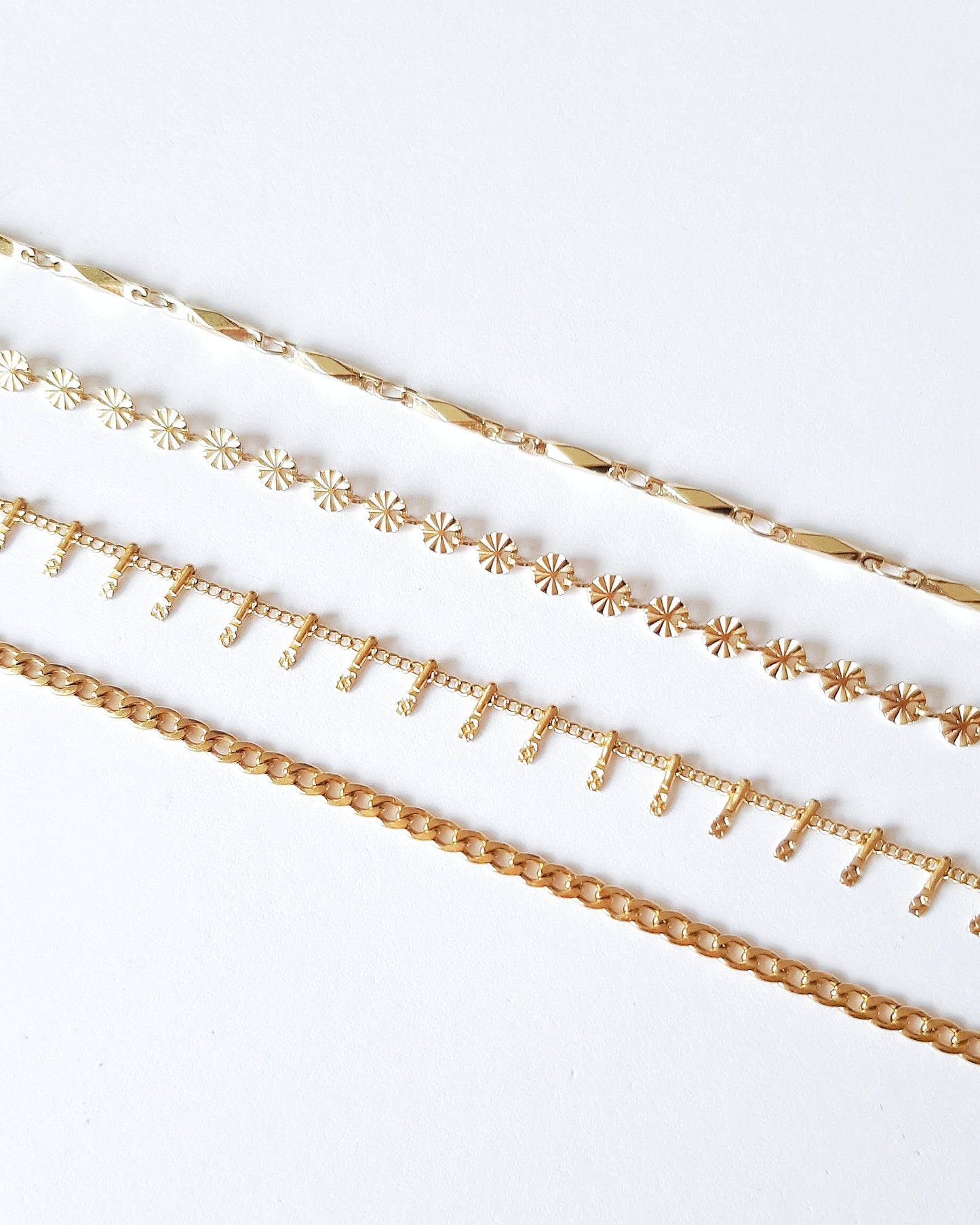 Nude chain bracelet gold