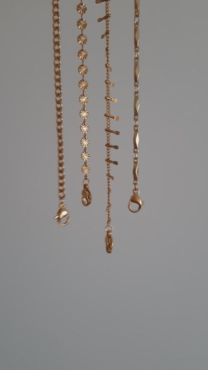 Nude chain bracelet gold